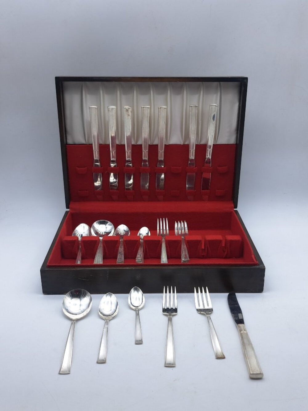 Silverplate Flatware Set for 8 in Box by Oneida -New Era Pattern